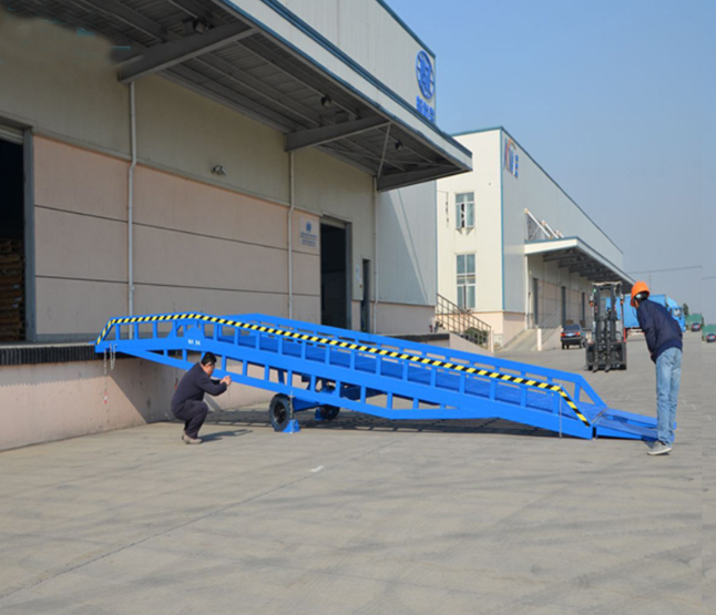 惠安移动式登车桥应用